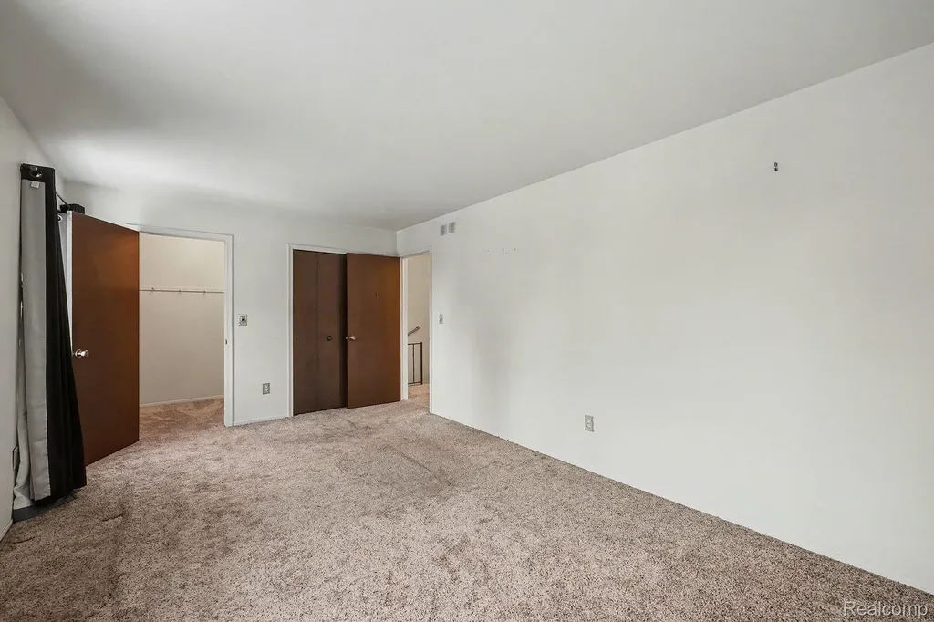 24570 Quad Park Lane Clinton Charter Township MI 48035