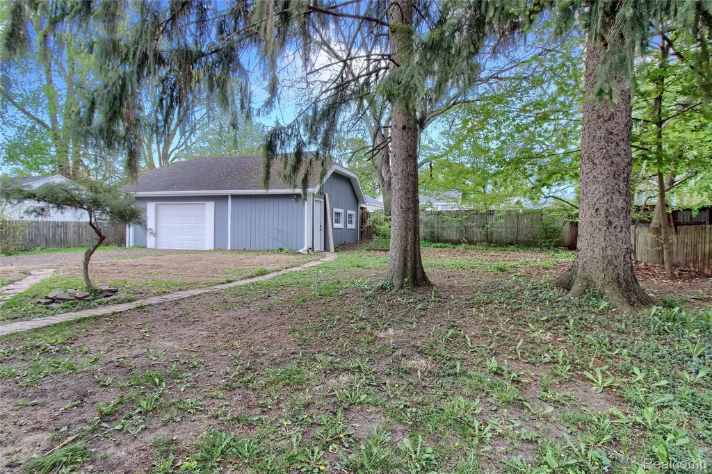 127 Bates Street Jackson City MI 49202