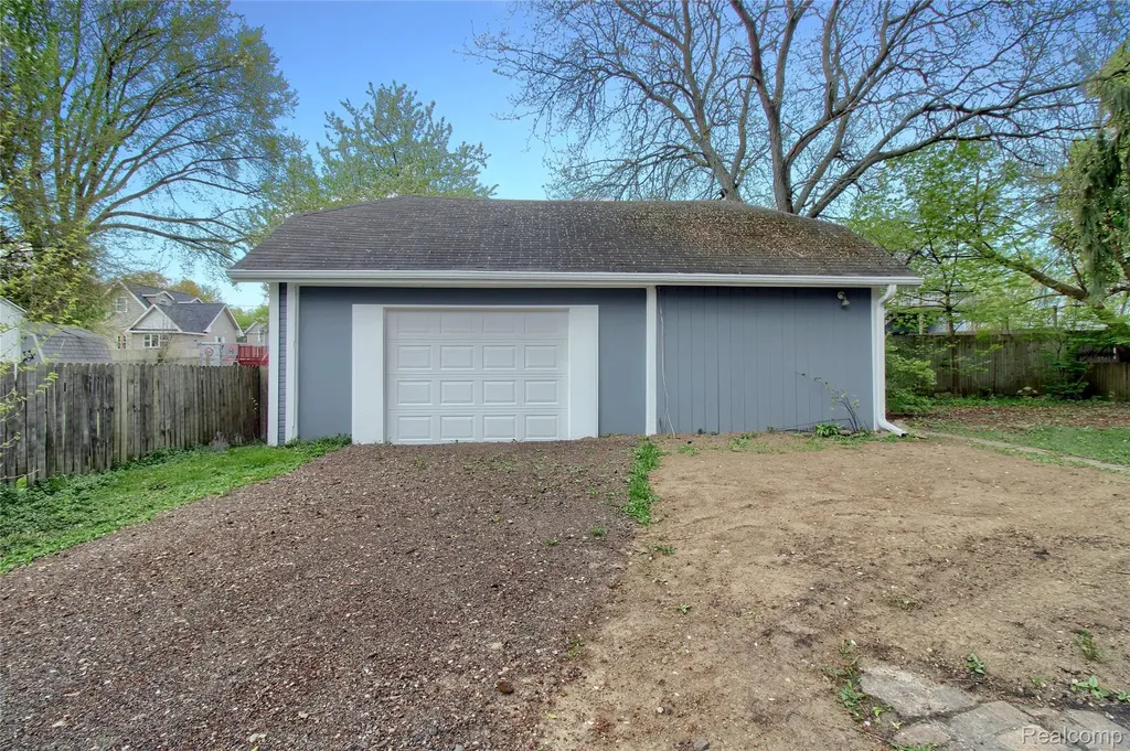 127 Bates Street Jackson City MI 49202