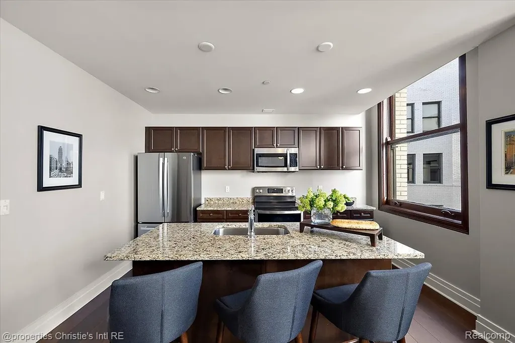1 Park Avenue Detroit City MI 48226