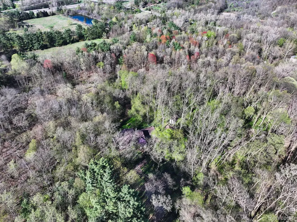 5920 Pleasant Valley Road Brighton Township MI 48116