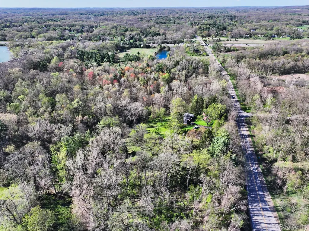 5920 Pleasant Valley Road Brighton Township MI 48116