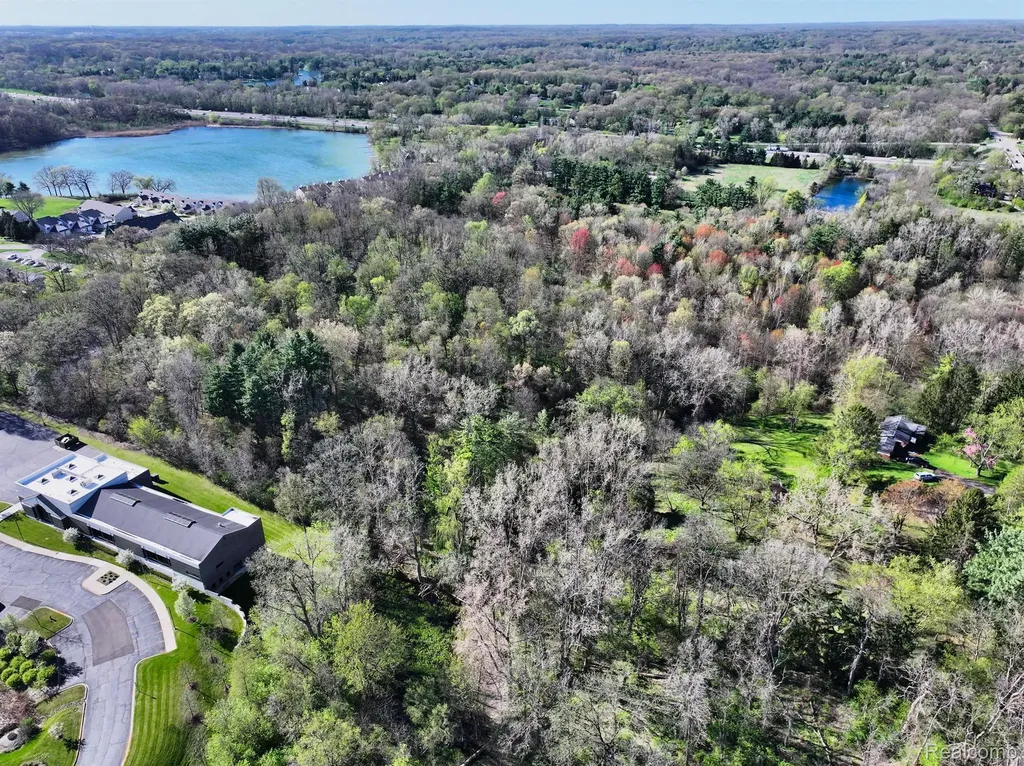5920 Pleasant Valley Road Brighton Township MI 48116