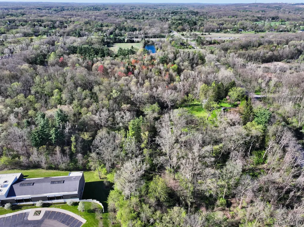 5920 Pleasant Valley Road Brighton Township MI 48116
