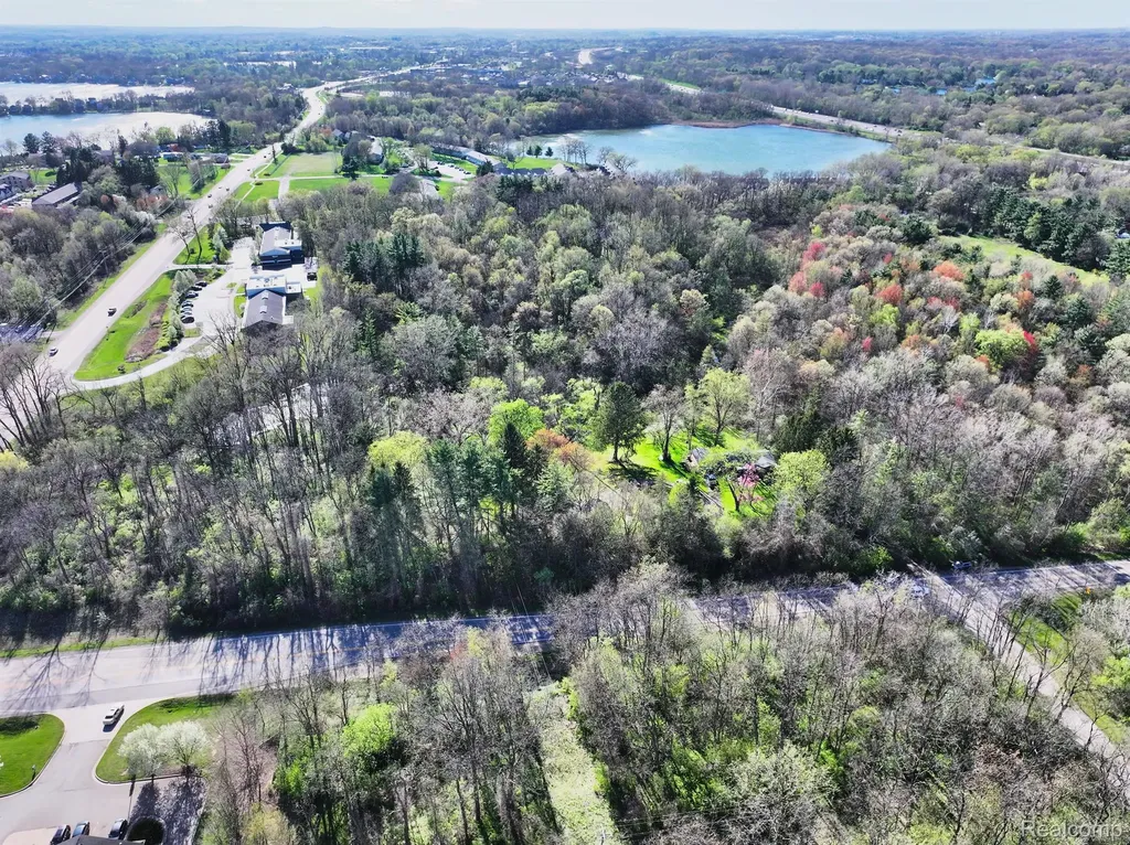 5920 Pleasant Valley Road Brighton Township MI 48116