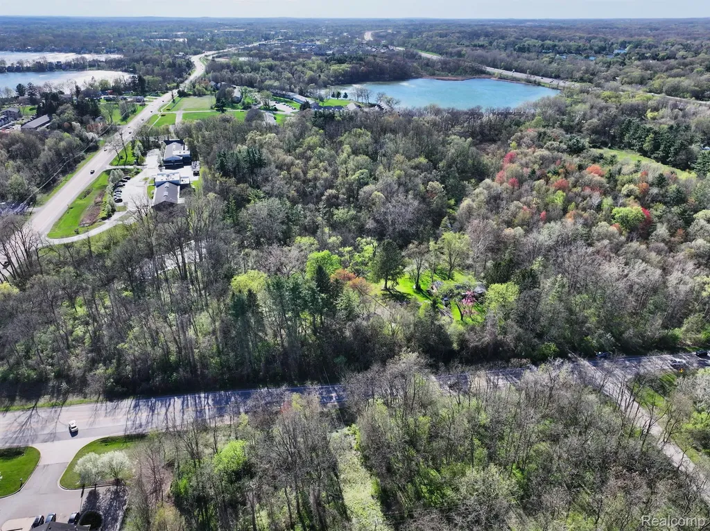 5920 Pleasant Valley Road Brighton Township MI 48116