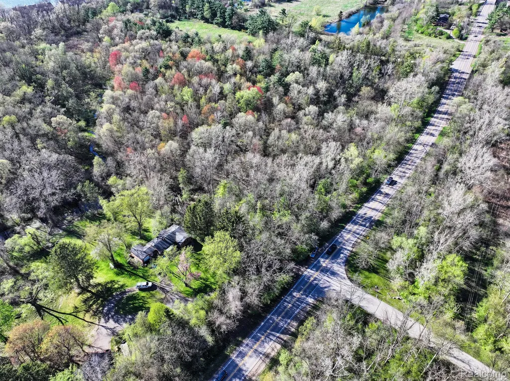 5920 Pleasant Valley Road Brighton Township MI 48116