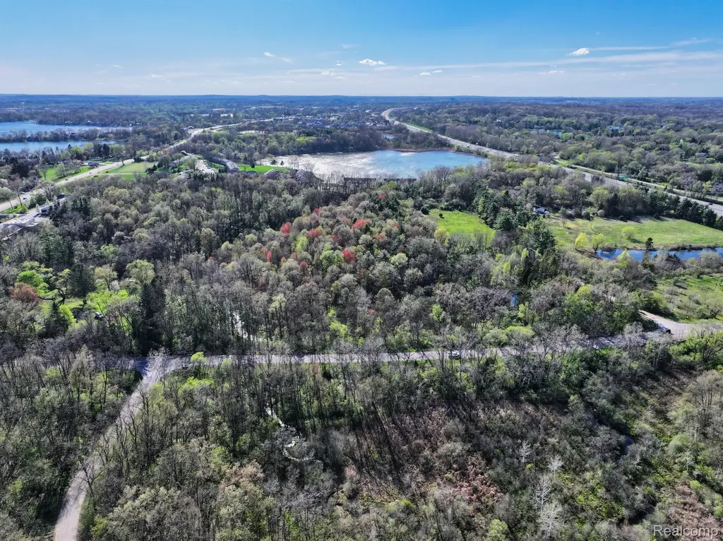 5920 Pleasant Valley Road Brighton Township MI 48116