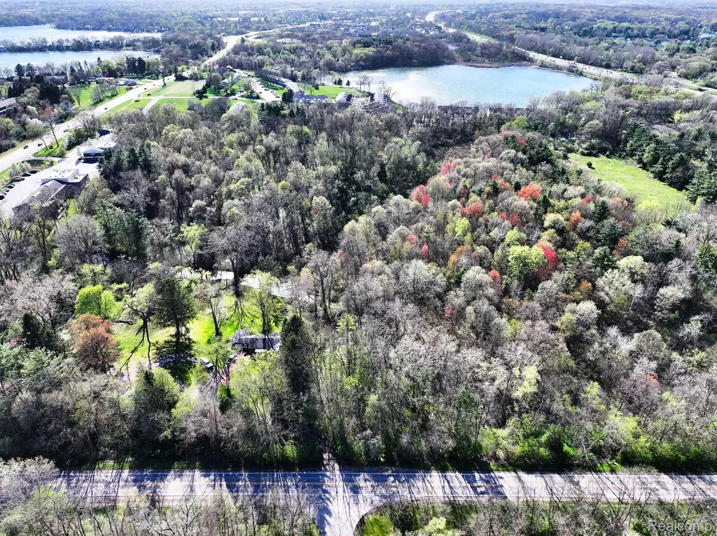5920 Pleasant Valley Road Brighton Township MI 48116