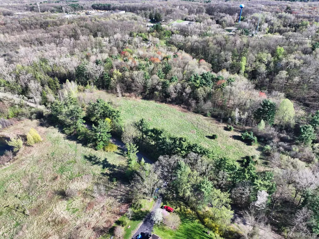 5920 Pleasant Valley Road Brighton Township MI 48116