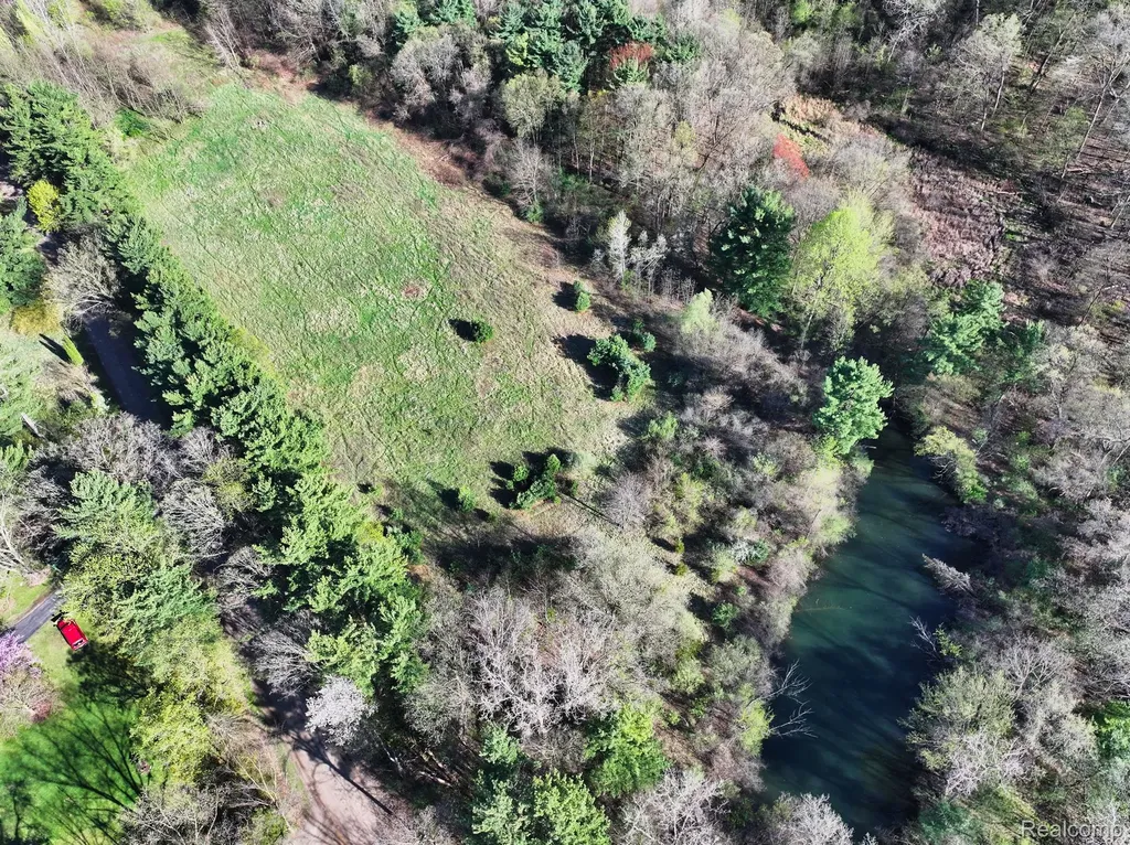5920 Pleasant Valley Road Brighton Township MI 48116