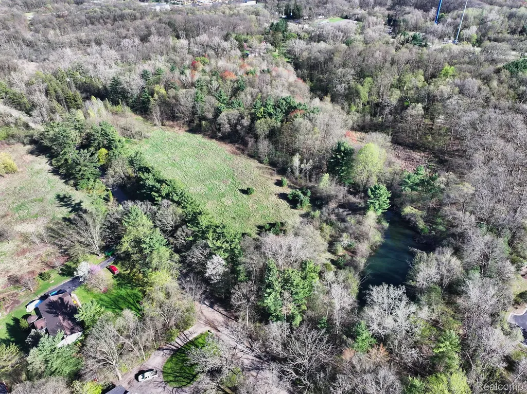 5920 Pleasant Valley Road Brighton Township MI 48116