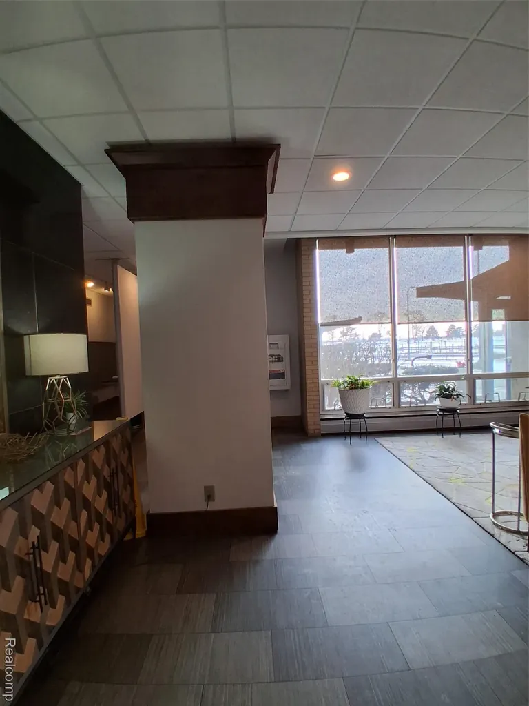 8900 E Jefferson Detroit City MI 48214