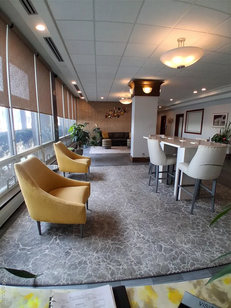 8900 E Jefferson Detroit City MI 48214