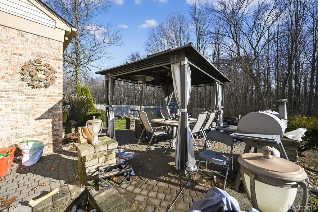 15333 Brookside Drive Van Buren Charter Township MI 48111