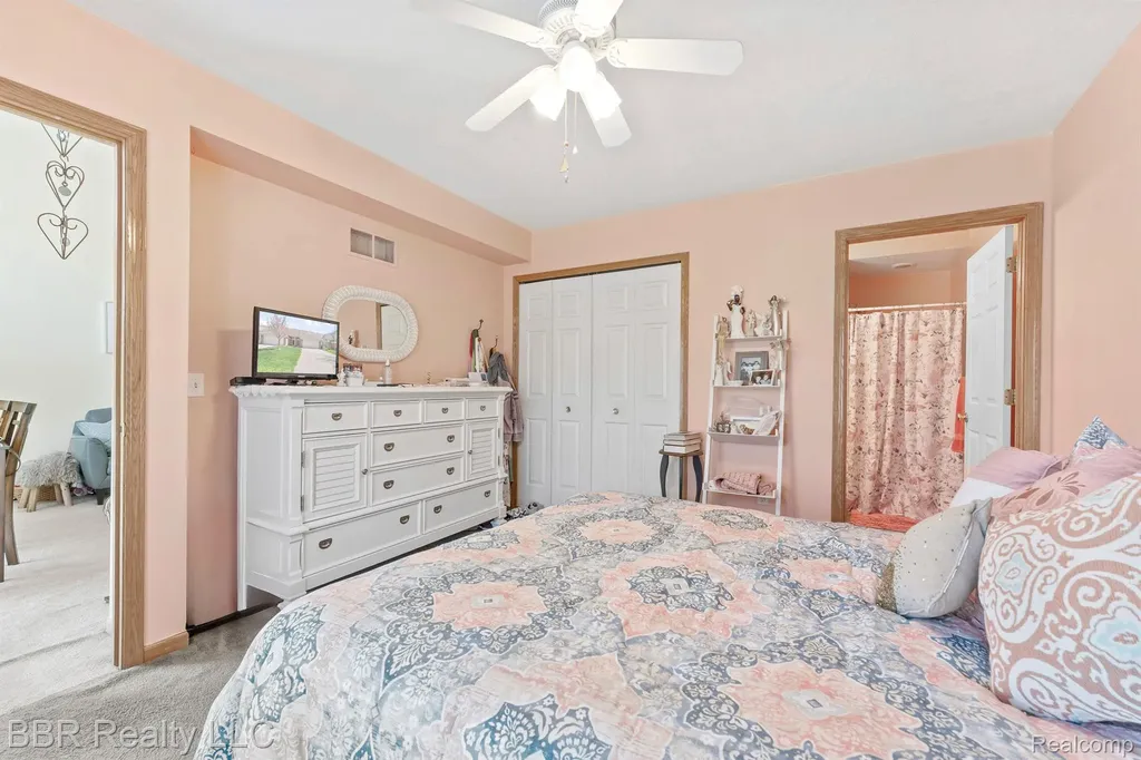 5485 Greenway Drive Trenton City MI 48183