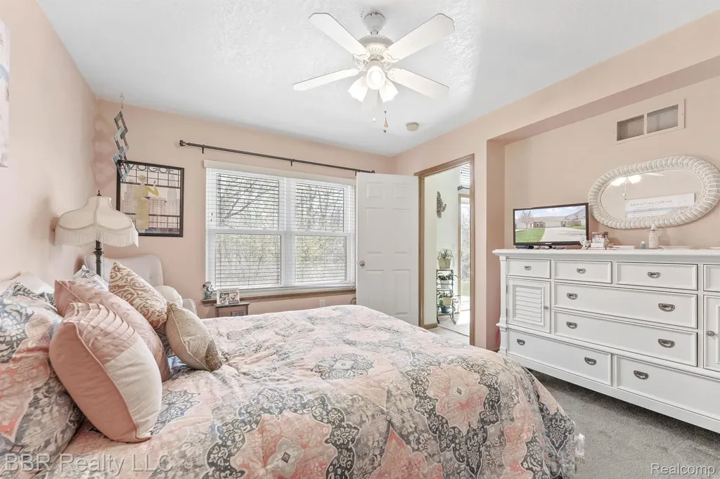 5485 Greenway Drive Trenton City MI 48183