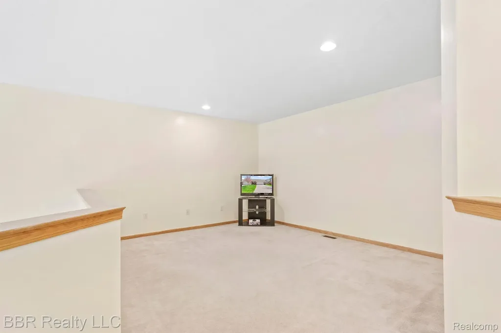 5485 Greenway Drive Trenton City MI 48183