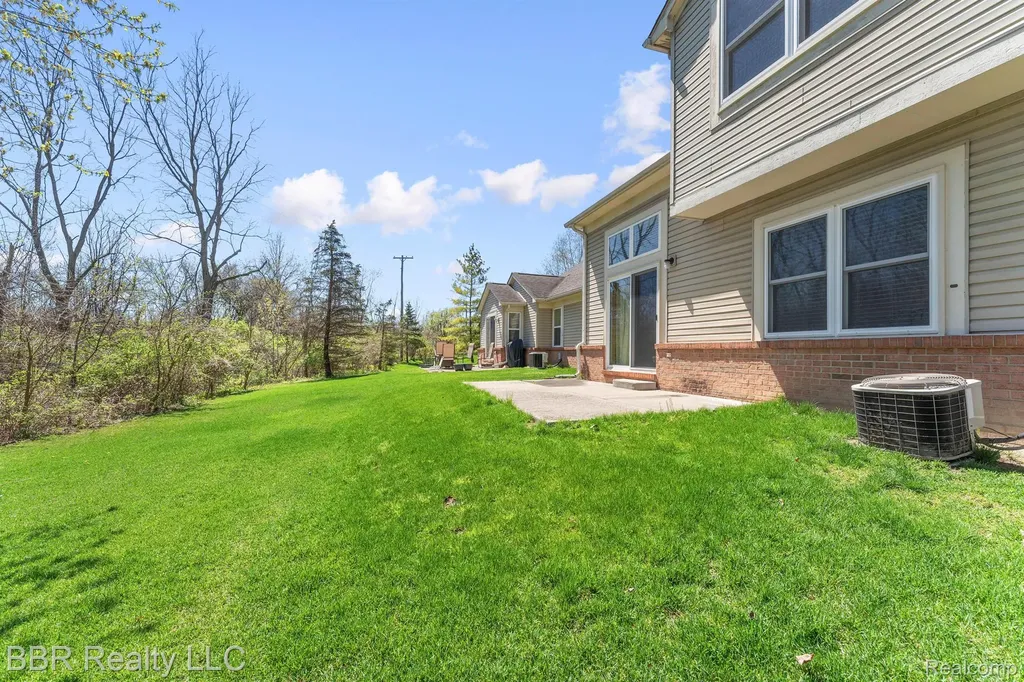 5485 Greenway Drive Trenton City MI 48183