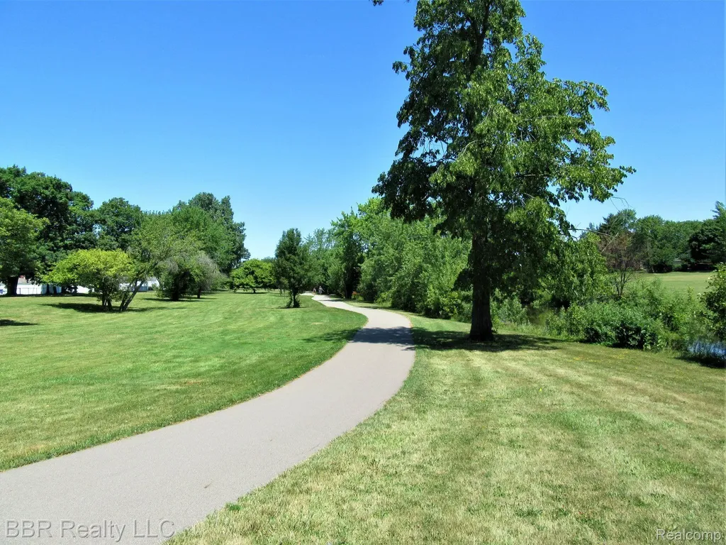 5485 Greenway Drive Trenton City MI 48183
