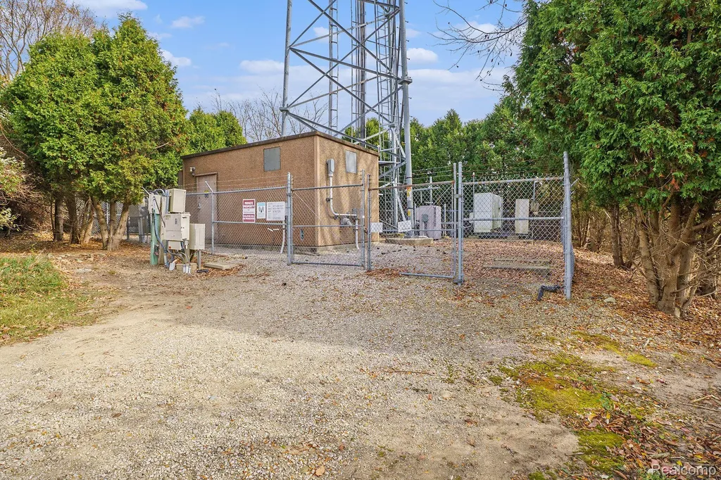 8815 E Holly Road Springfield Charter Township MI 48442