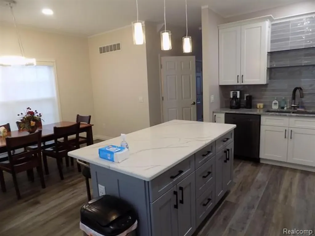 36225 Dominion Circle Sterling Heights City MI 48310