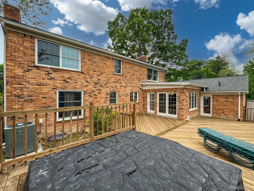 100 Overhill Road Bloomfield Hills City MI 48301