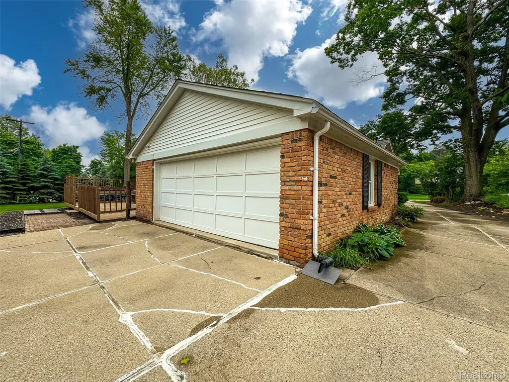 100 Overhill Road Bloomfield Hills City MI 48301