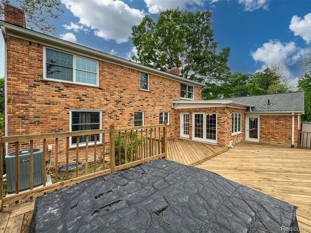 100 Overhill Road Bloomfield Hills City MI 48301