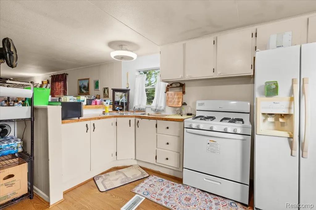 3723 Pinoak Street Brandon Charter Township MI 48348
