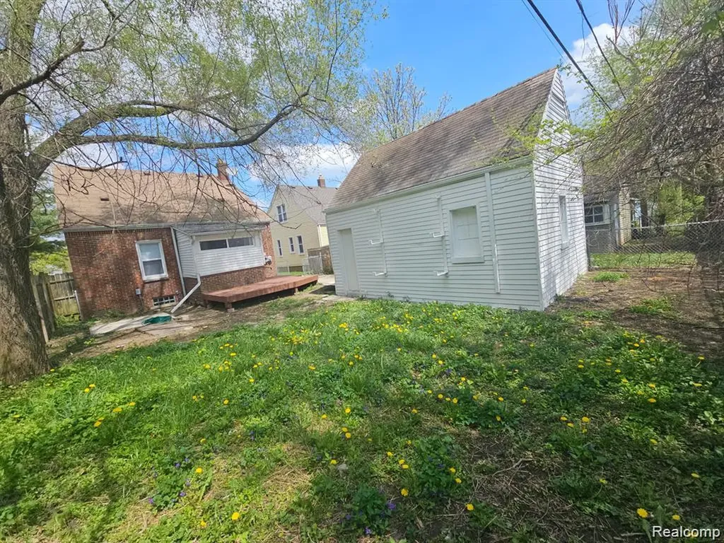 20300 Elkhart Street Harper Woods City MI 48225