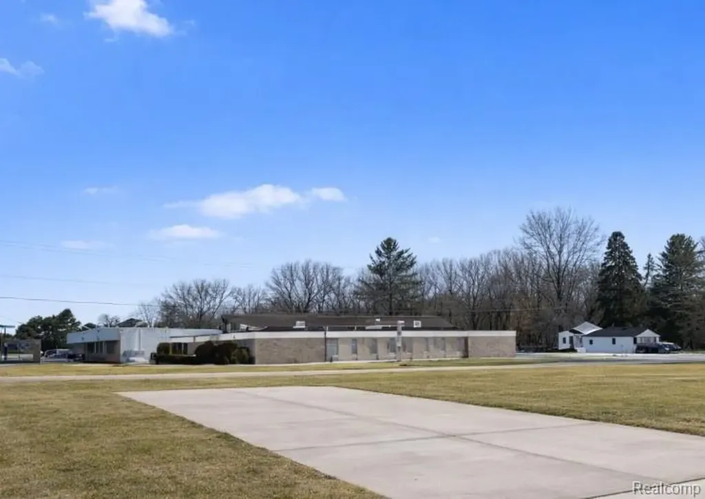 4339 Davison Road Burton City MI 48509