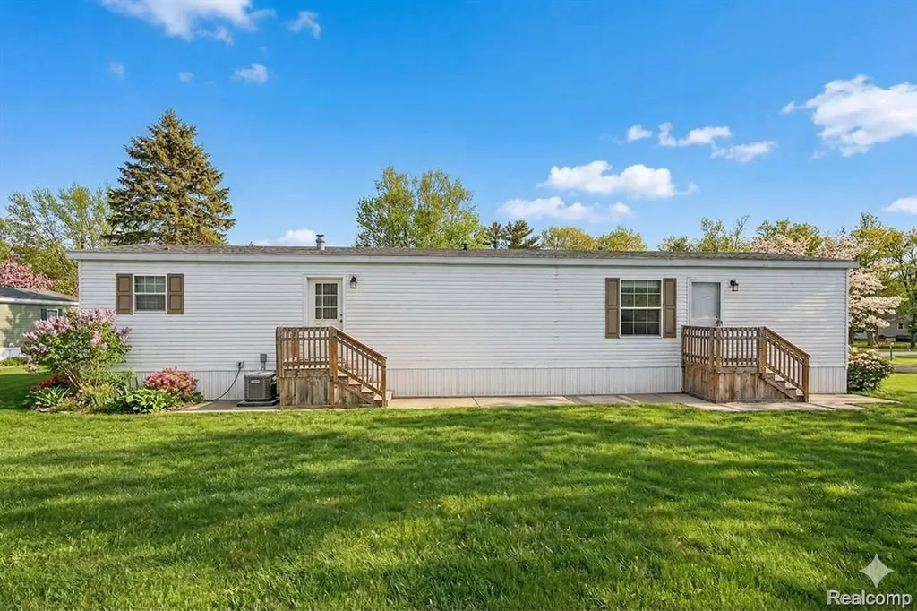 425 Elm Court Oakland Charter Township MI 48363