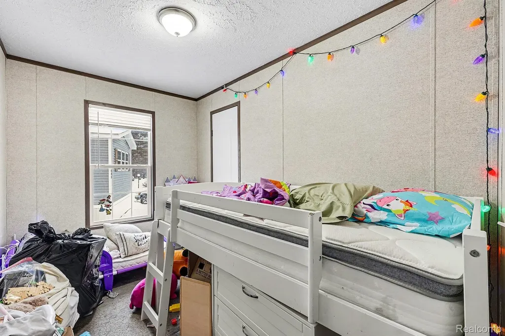 425 Elm Court Oakland Charter Township MI 48363