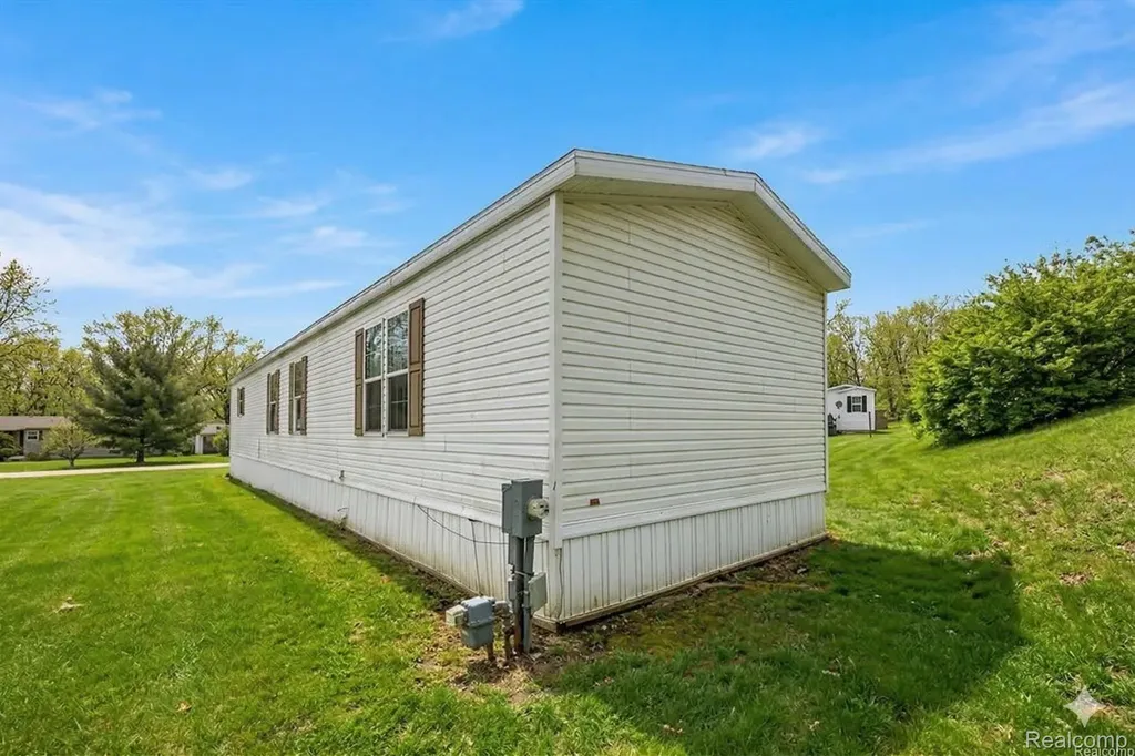 425 Elm Court Oakland Charter Township MI 48363