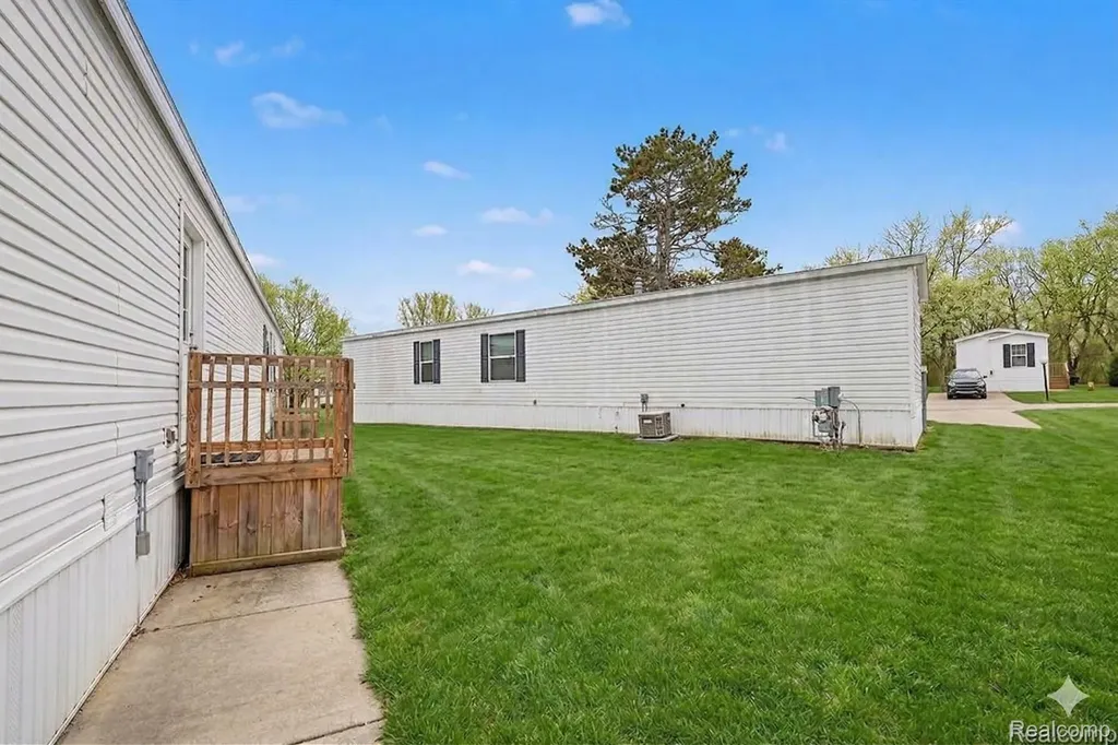 425 Elm Court Oakland Charter Township MI 48363