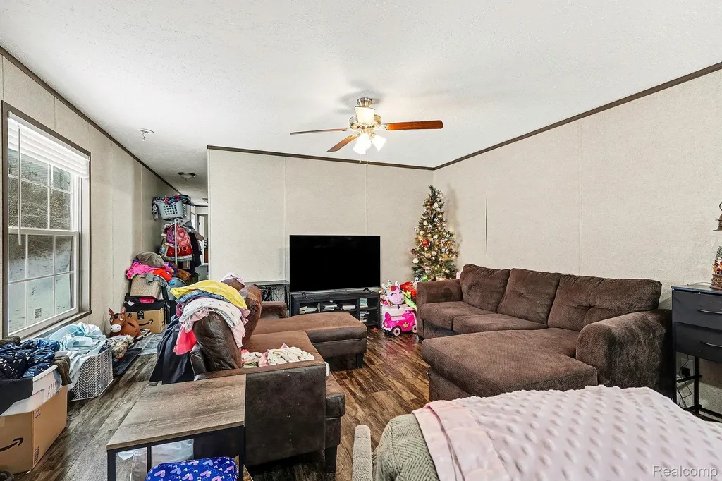 425 Elm Court Oakland Charter Township MI 48363