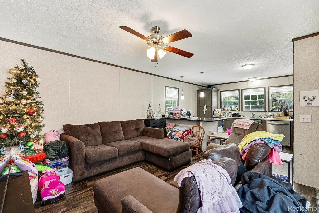 425 Elm Court Oakland Charter Township MI 48363
