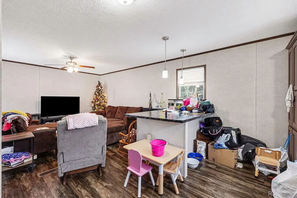425 Elm Court Oakland Charter Township MI 48363