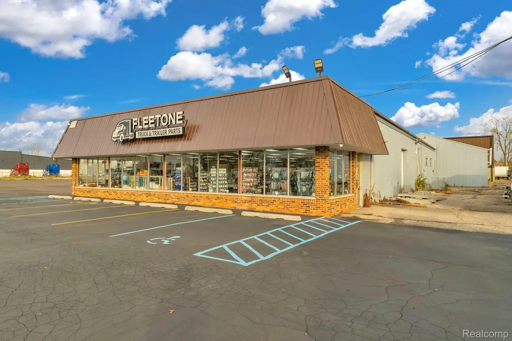 1475 S Newburgh Road Westland City MI 48186