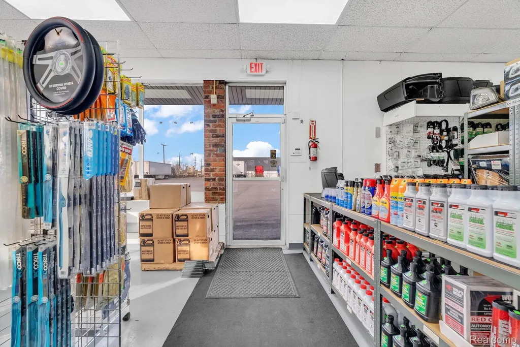 1475 S Newburgh Road Westland City MI 48186