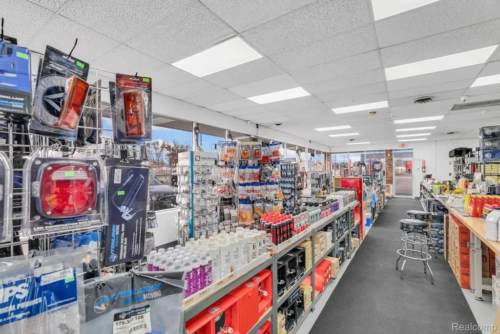 1475 S Newburgh Road Westland City MI 48186