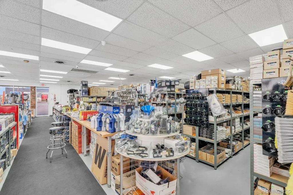 1475 S Newburgh Road Westland City MI 48186