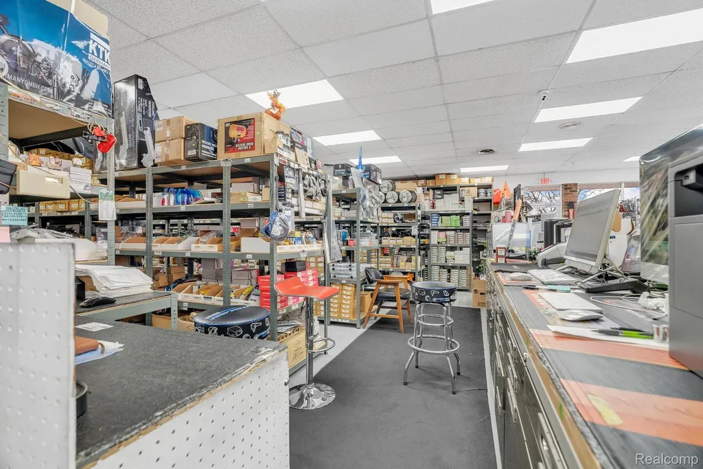 1475 S Newburgh Road Westland City MI 48186