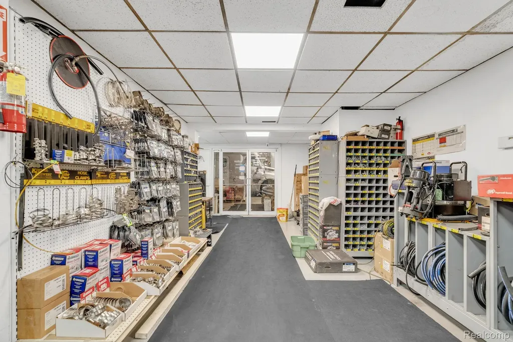 1475 S Newburgh Road Westland City MI 48186