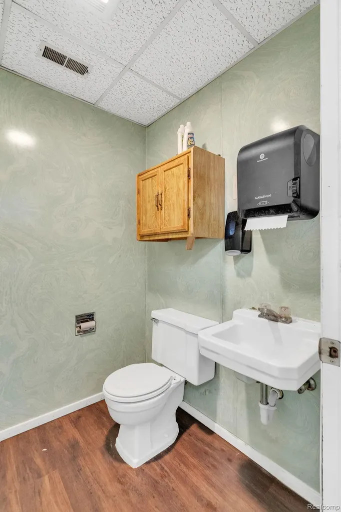 1475 S Newburgh Road Westland City MI 48186