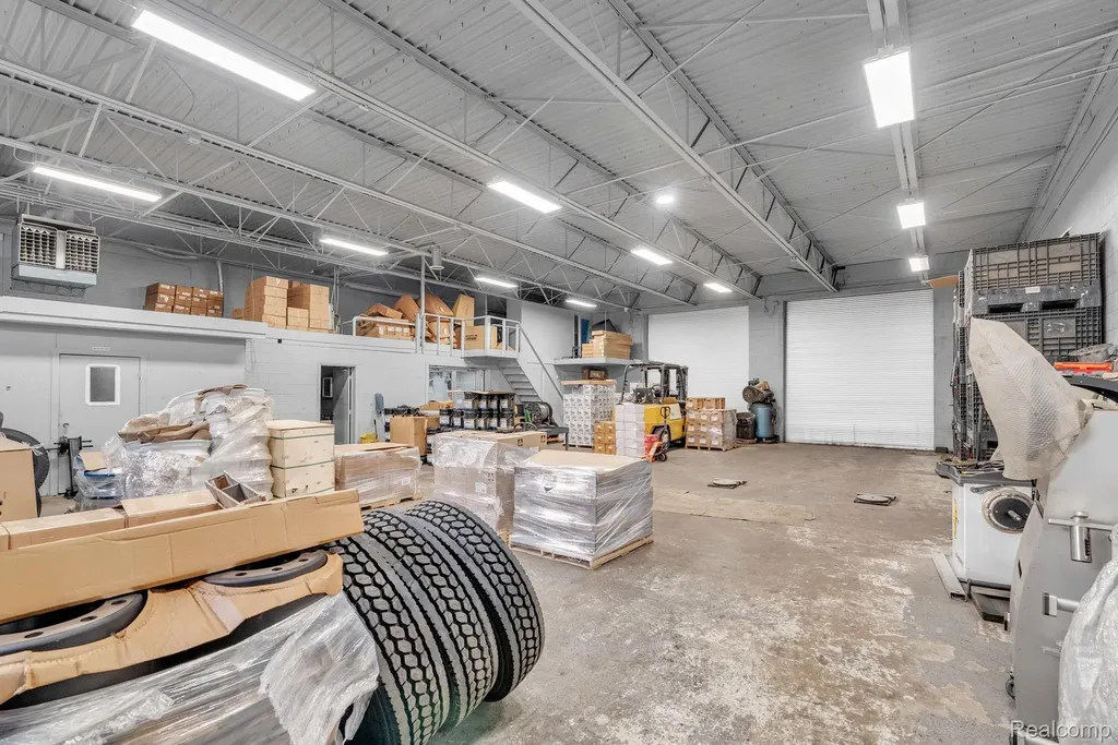 1475 S Newburgh Road Westland City MI 48186