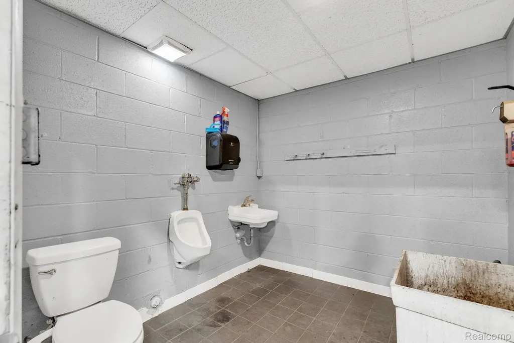1475 S Newburgh Road Westland City MI 48186