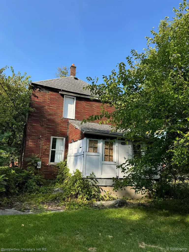2986 Cadillac Boulevard Detroit City MI 48214