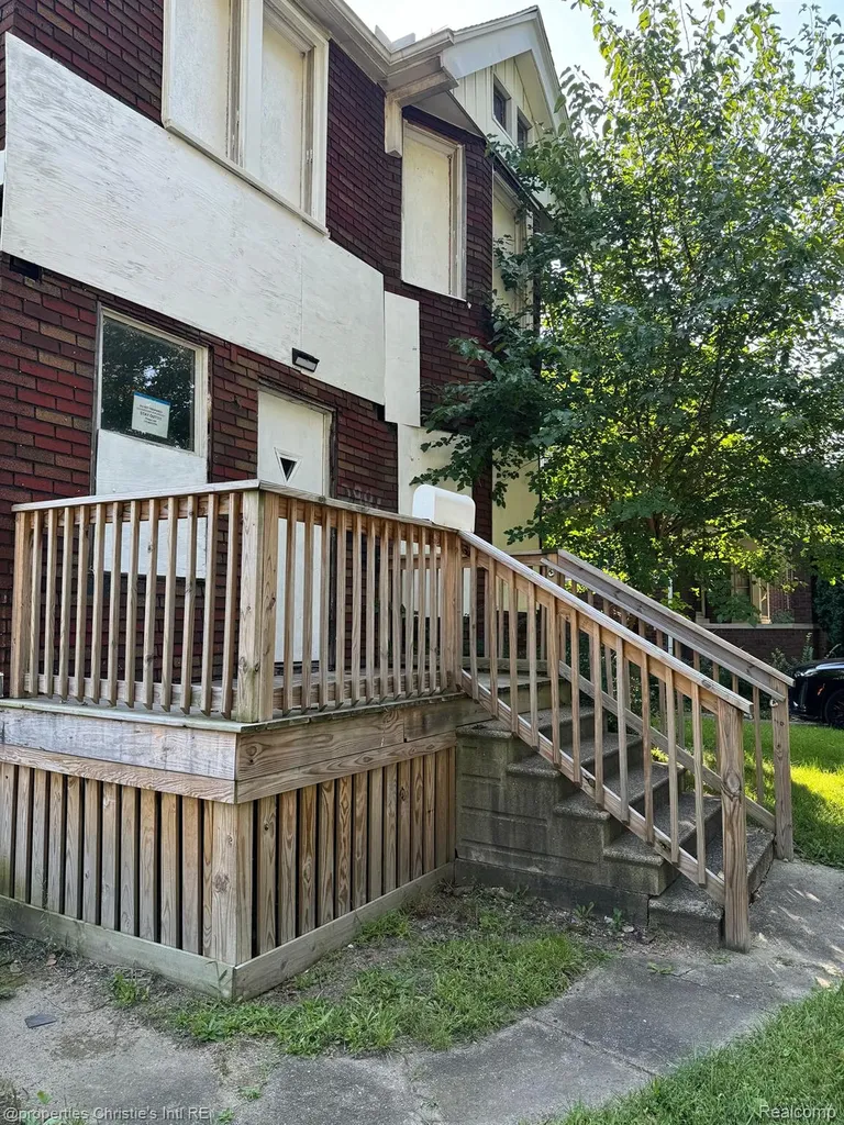 2986 Cadillac Boulevard Detroit City MI 48214